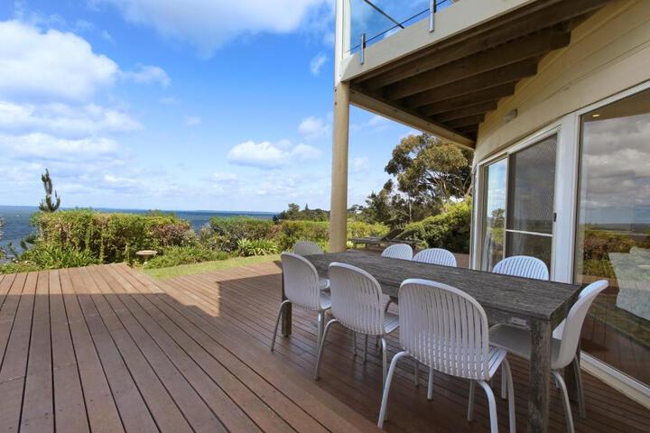 Aegina - Scenic Lakeside Family Retreat