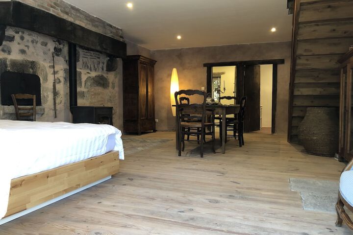 Room 3 of 144