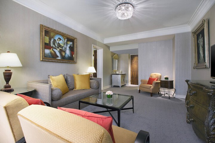 Room 43 of 107