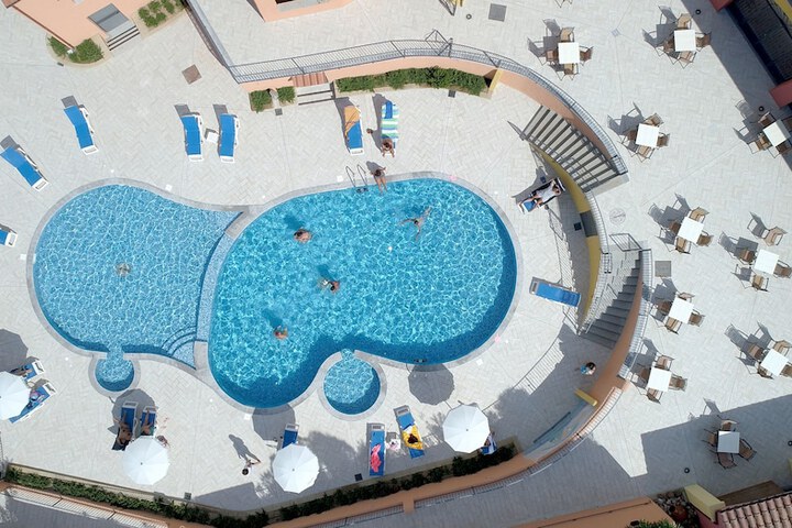 Pool 21 of 37