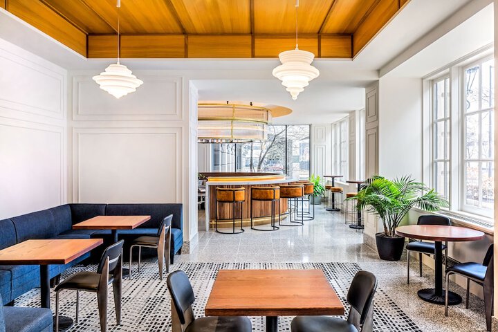 Lobby lounge