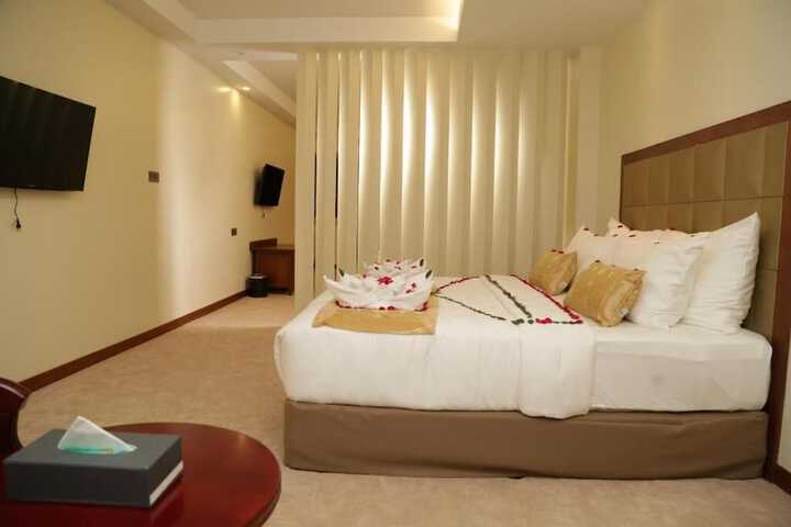 Room 15 of 32
