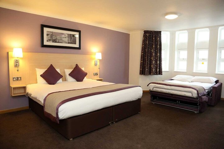 Room 14 of 40