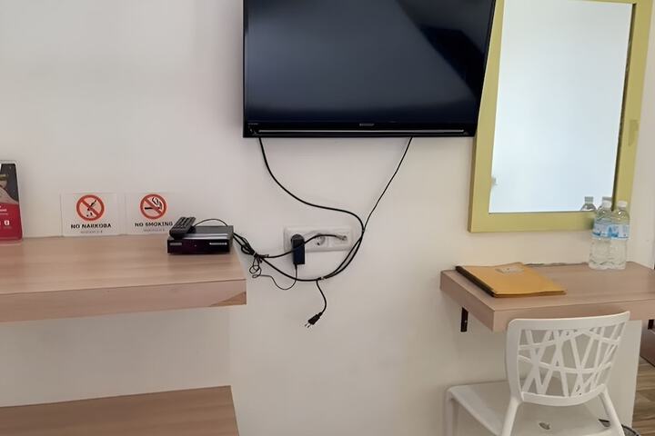 Room 8 of 35
