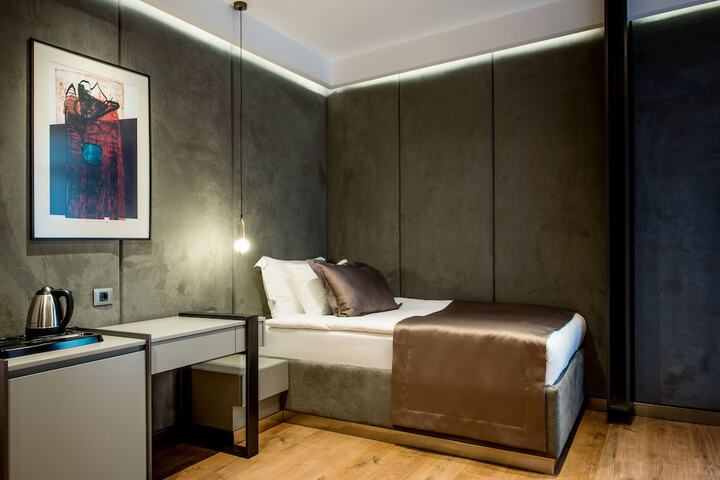 Room 6 of 38