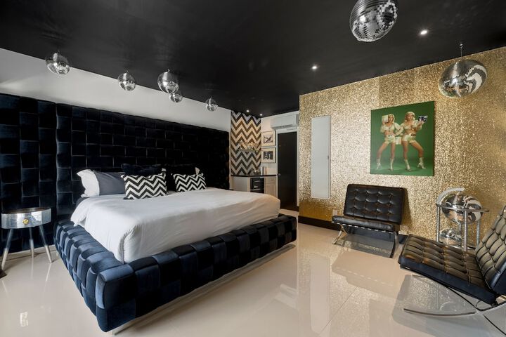 Room 4 of 151