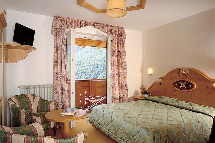 Room 10 of 46