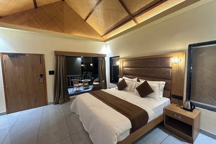 Room 3 of 76