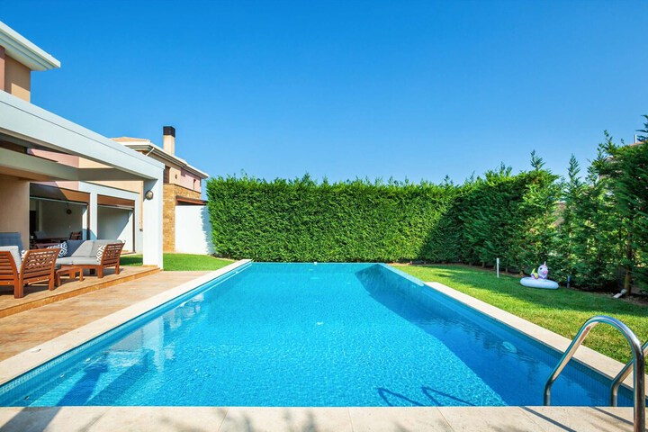 Pool 51 of 72