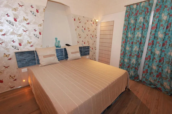 Room 5 of 13
