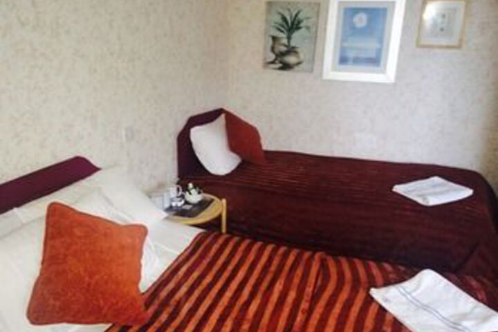 Room 5 of 12