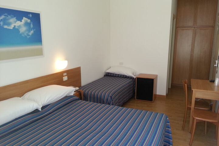 Room 8 of 33