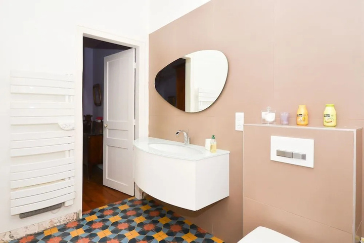 Room 4 of 7