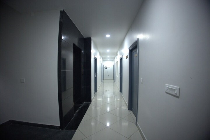 Ballroom/Hall 41 of 48