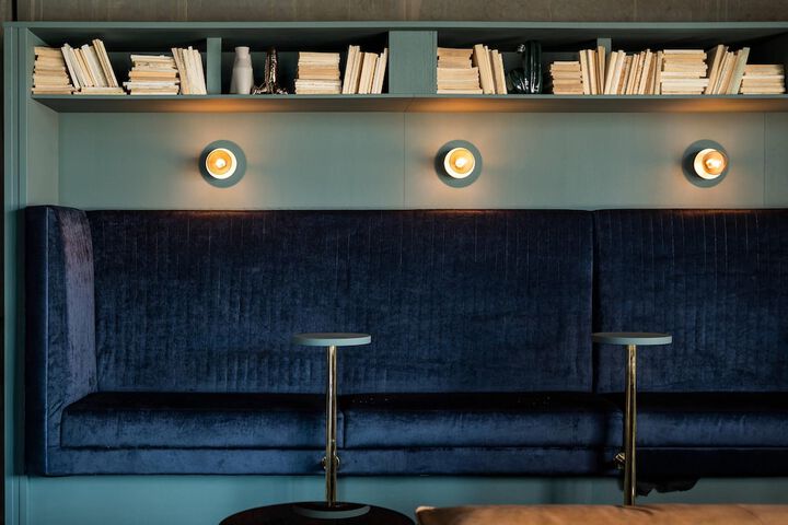 Lounge 27 of 32