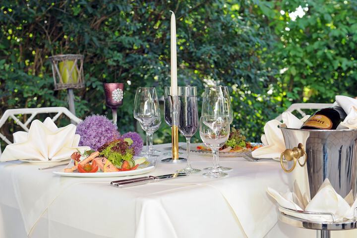 Dining 44 of 46
