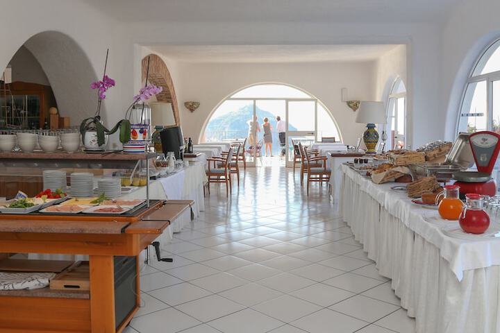 Breakfast area