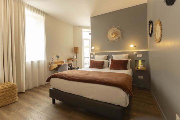 Room 93 of 210