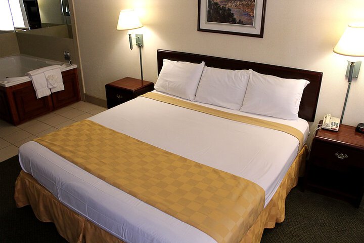 1 King Bed (1 of 5)