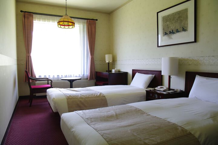 Room 2 of 173