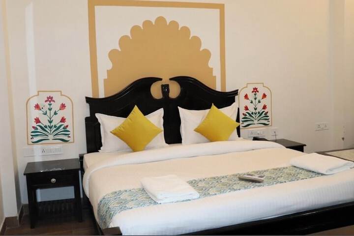 Room 3 of 8
