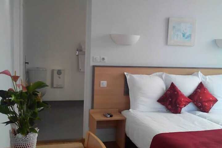 Room 9 of 36