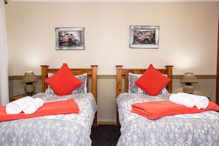 Room 2 of 36