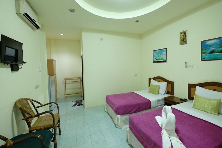Room 9 of 25