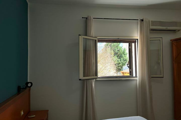 Room 12 of 37