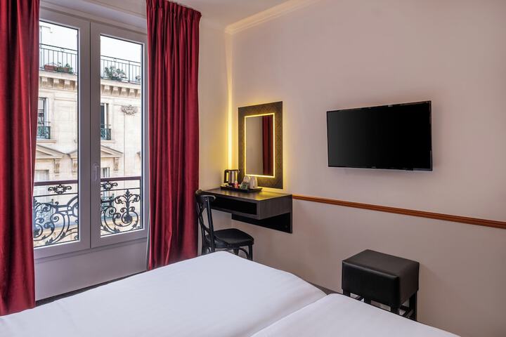 Room 16 of 33