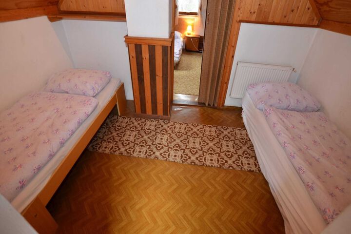 Room 6 of 40