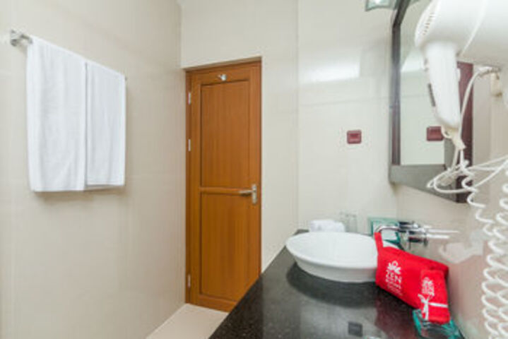 Room 3 of 23