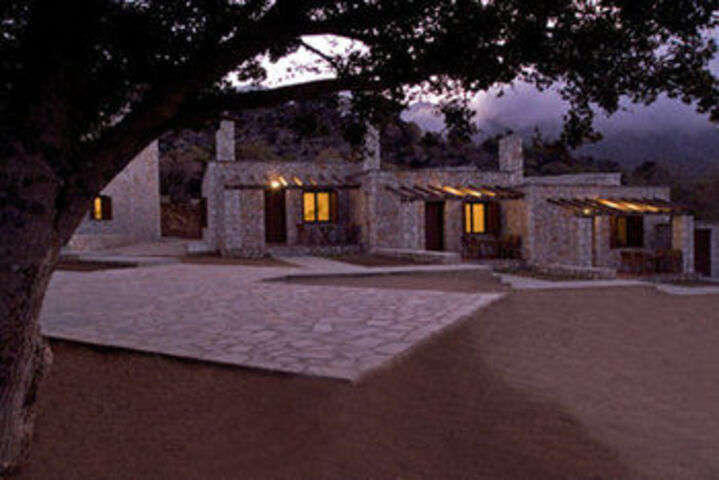 Hotel Exterior 4 of 31