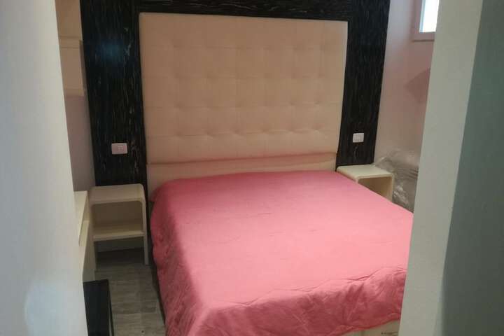 Room 21 of 32
