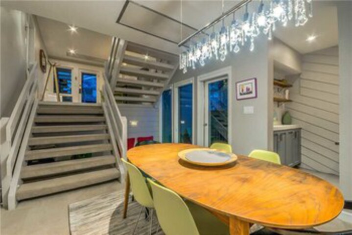 Room 6 of 25