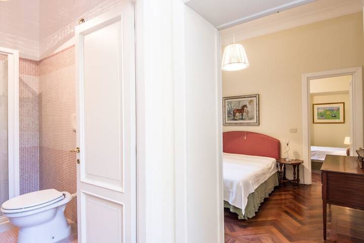 Room 9 of 49