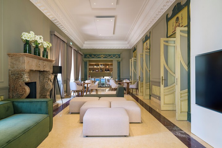 Entrance & Lobby