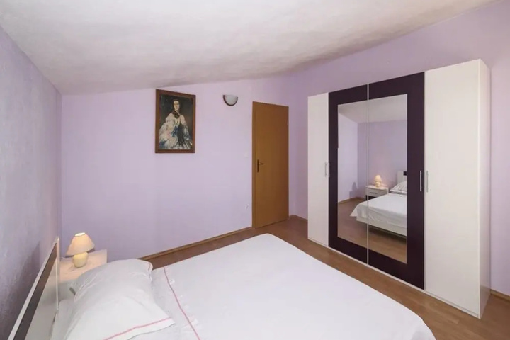 Room 5 of 15