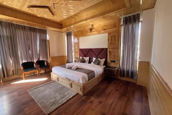 Room 7 of 18