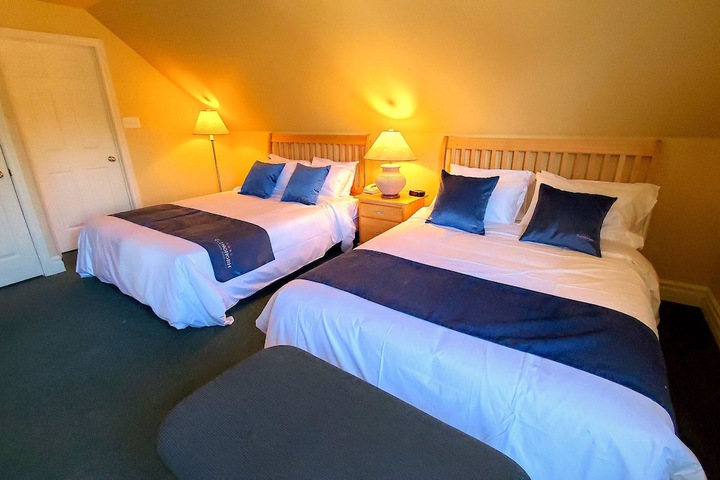 Room 32 of 153
