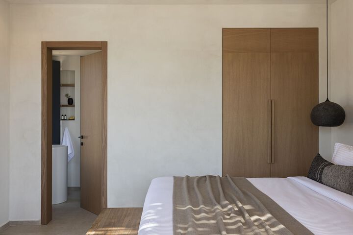 Room 6 of 53