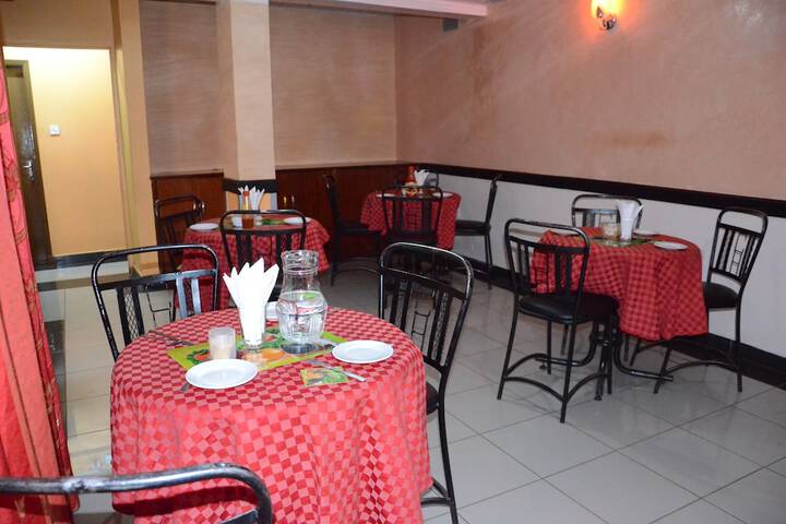 Dining 10 of 18