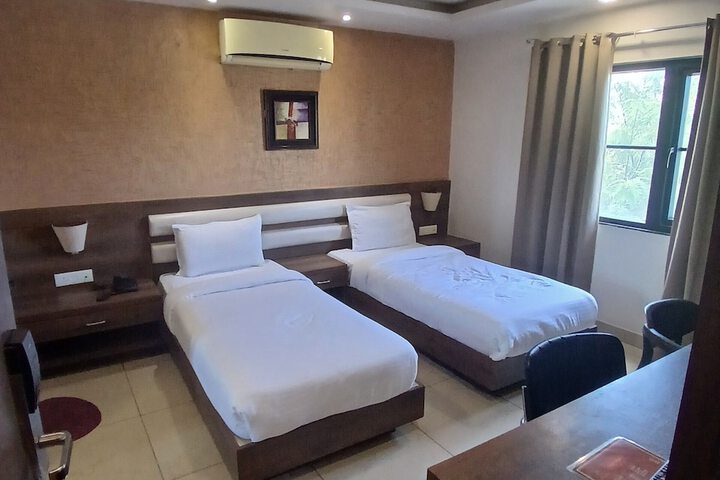 Room 32 of 64