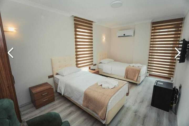 Room 10 of 16