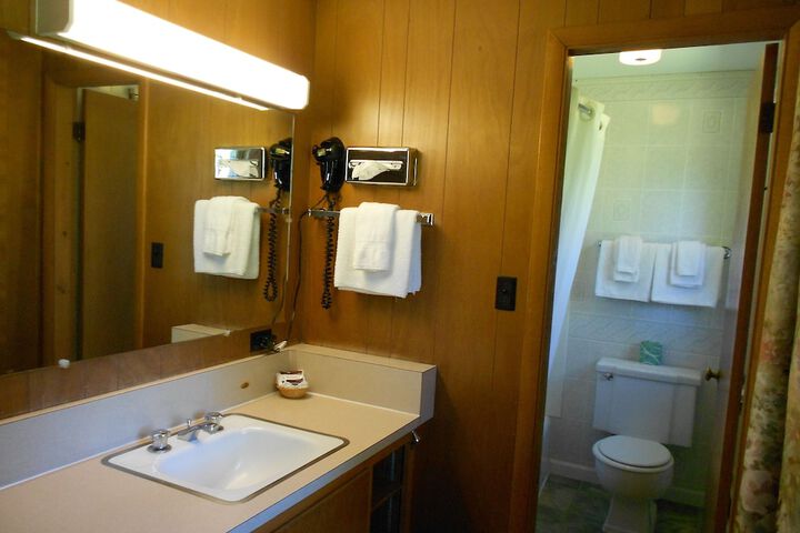 Standard Room, King or Two Doubles (14 of 24)