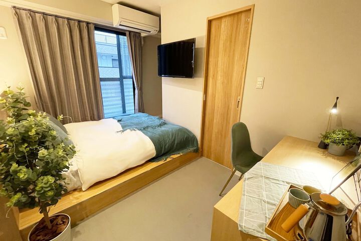 Room 10 of 18