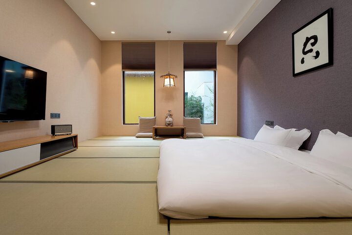 Room 26 of 126