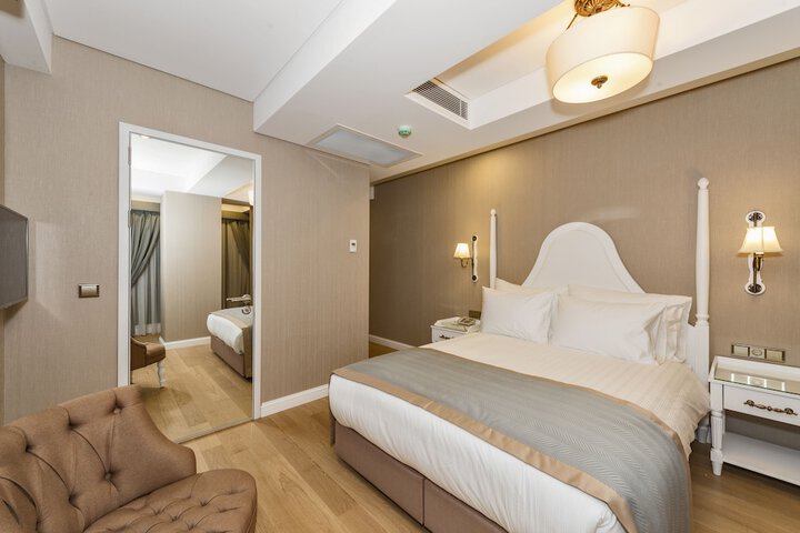 Room 27 of 44