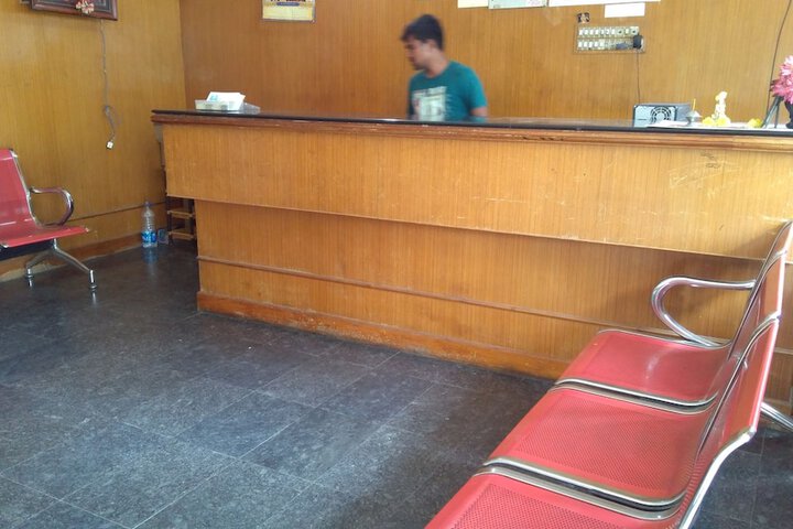 Iroomz Nama Residency