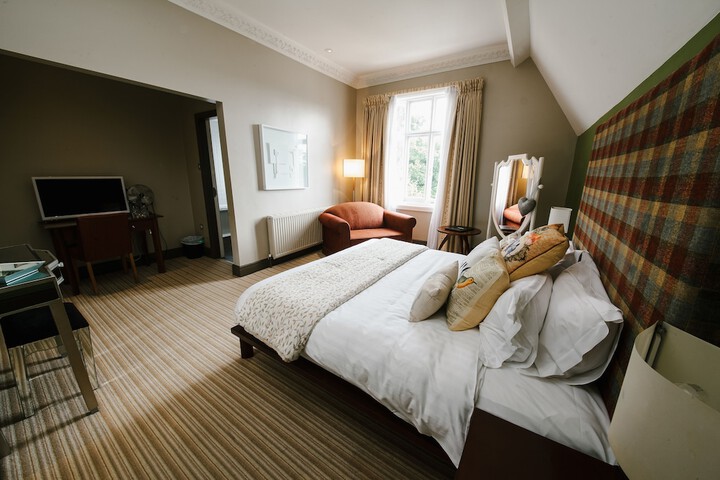 Room 4 of 37